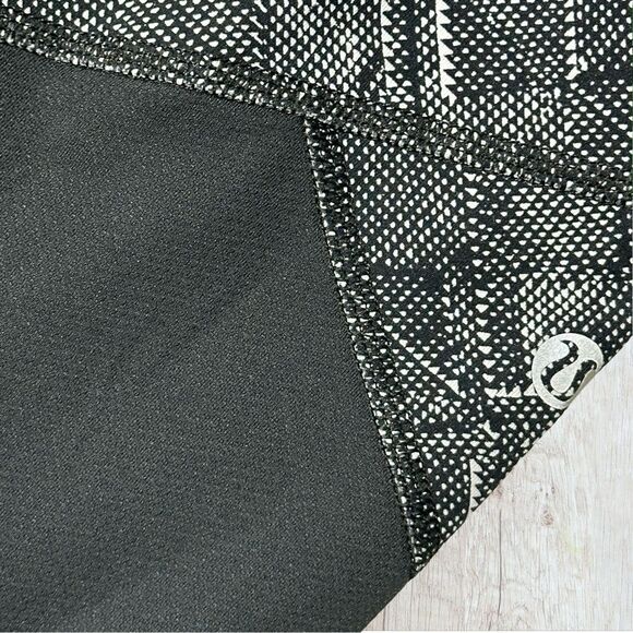 Lululemon Women’s Pace Rival Crop‎ “22” Sz 6 Alpine White Black W6ABPS Yoga - Picture 3 of 8